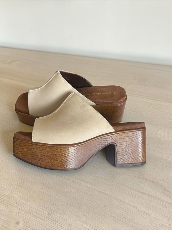 House of Harlow 1960 Shoes - House of Harlow 1960 Ivory Griffin leather platform block heel sandals size 8